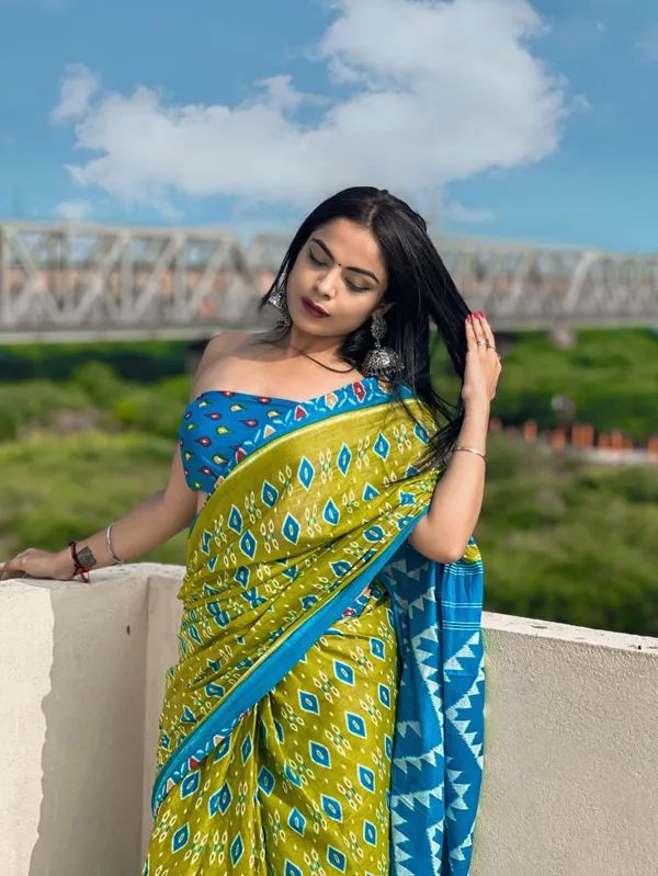 HANDICRAFT_WOMEN'S_Ikkat_PRINT_PURE_SOFT_COTTON_SAREE_WITH_BLOUSE_PIECE_With_Blouse_Piece